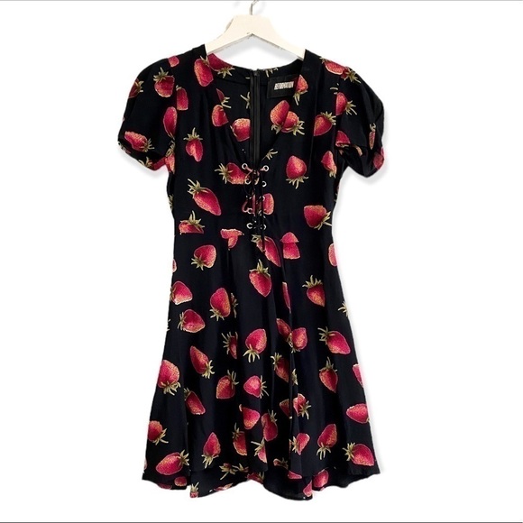 Reformation Koa mini dress, strawberry, size 2P - Picture 2 of 15